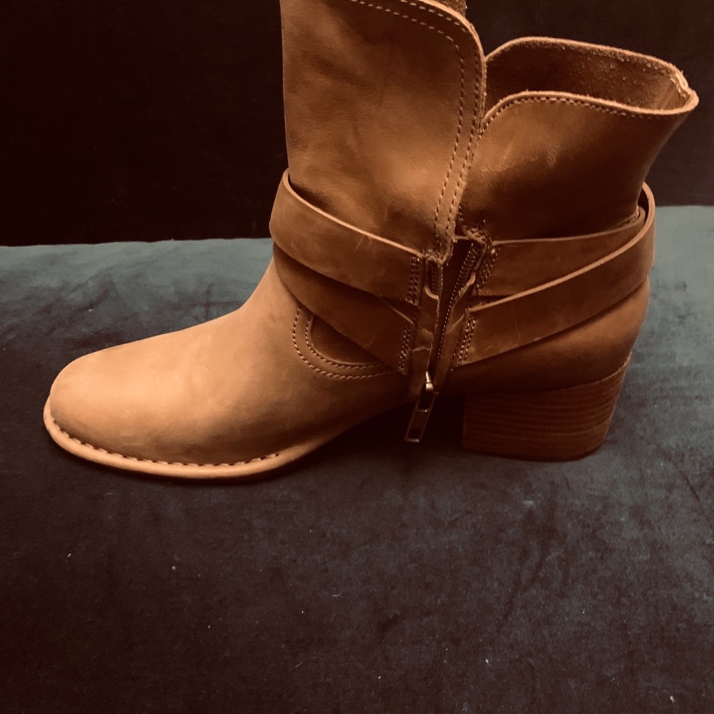 Never worn- brand new Ugg chukkas-100% leather